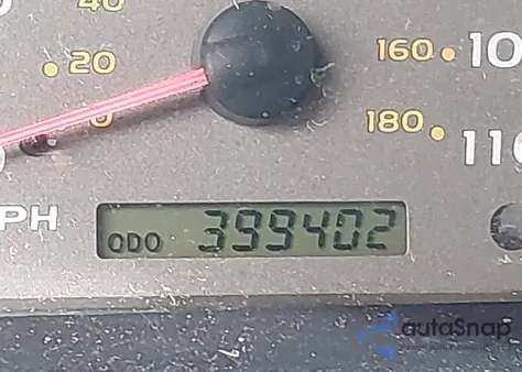 2002 Toyota Sequoia Sr5 V8 z USA, uszkodzony, nr VIN 5TDZT34A92S125579